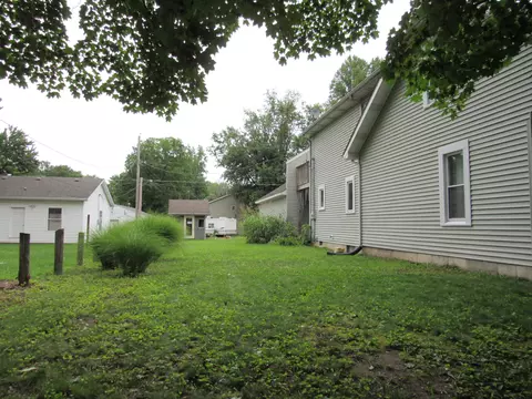 Exterior - 827 Harrison St, Covington, IN 47932 photo 12 of 17