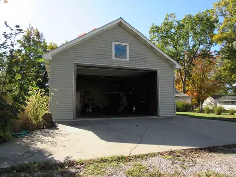 Exterior - 827 Harrison St, Covington, IN 47932 photo 6 of 17