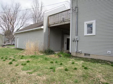Exterior - 827 Harrison St, Covington, IN 47932 photo 3 of 17
