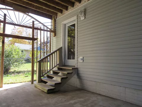 Exterior - 827 Harrison St, Covington, IN 47932 photo 11 of 17