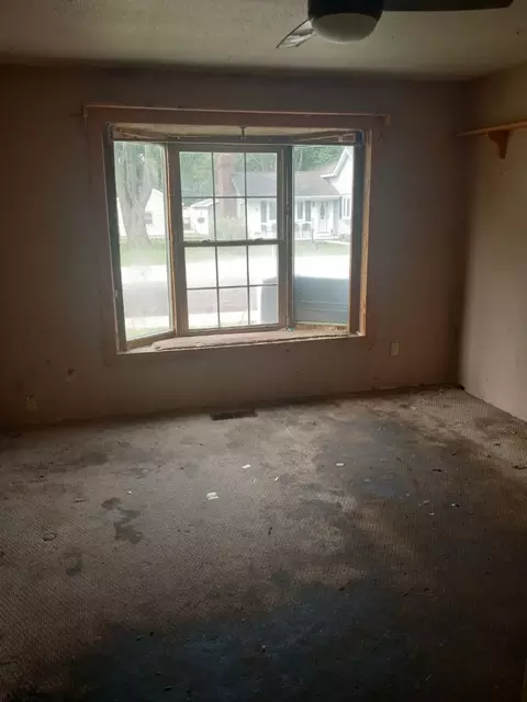 504 W Main St, Windfall, IN 46076 photo 5