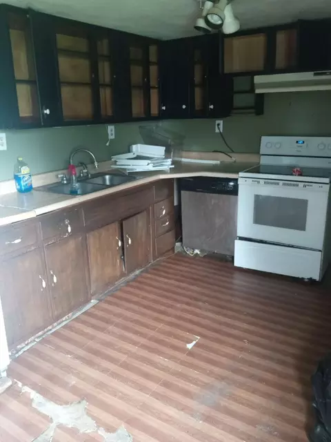 504 W Main St, Windfall, IN 46076 photo 3