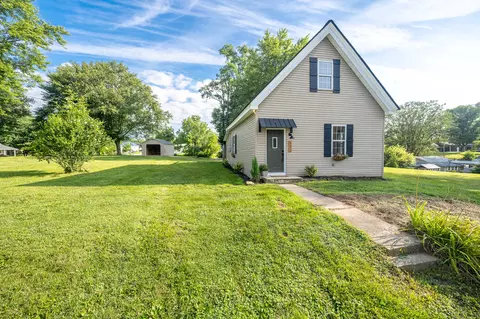 221 W Depot St, Bainbridge, IN 46105