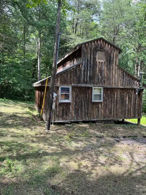 8426 Axsom Branch Rd, Nashville, IN 47448