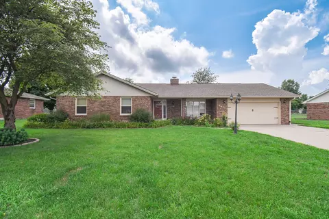 440 Persimmon Dr, Seymour, IN 47274
