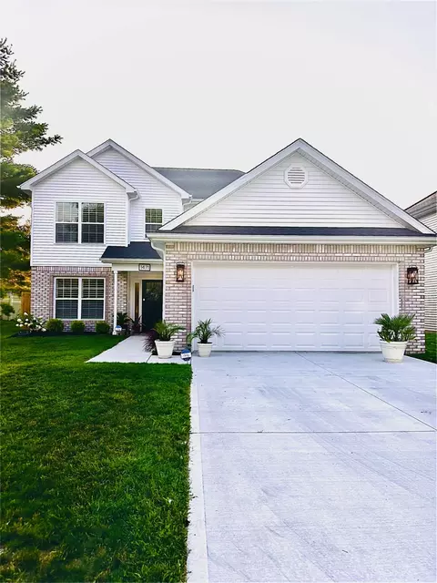 1471 S Apple Grove Ln, Terre Haute, IN 47803