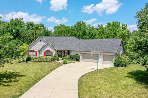 704 Countrywood Dr, Noblesville, IN 46060