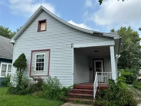 2412 Locust St, Terre Haute, IN 47807