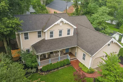 230 W Sycamore St, Zionsville, IN 46077