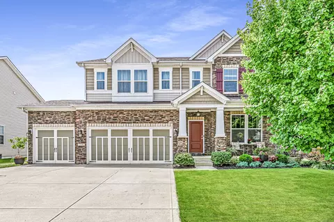 7724 Imperial Eagle Dr, Zionsville, IN 46077