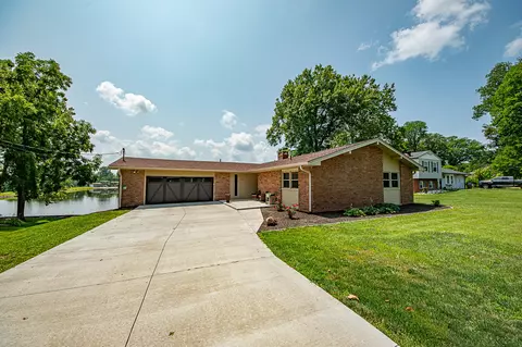 3783 W North Wood Lake Dr, Columbus, IN 47201