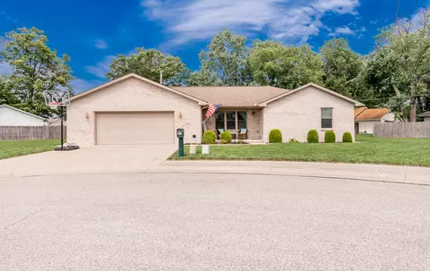 820 Allendale Dr, Seymour, IN 47274