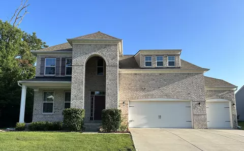 7641 Basswood Dr, Avon, IN 46123