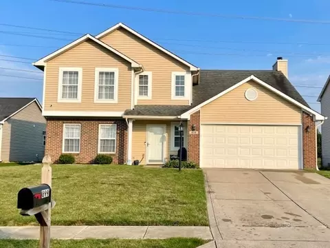 899 Lionshead Ln, Greenwood, IN 46143