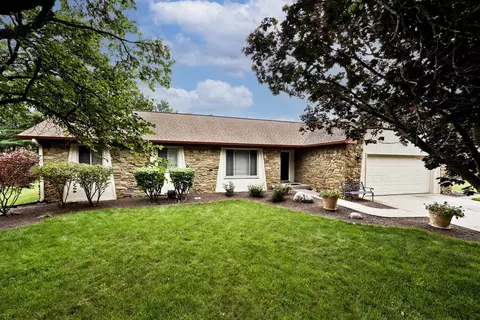 293 Summit Ridge Dr, Greenwood, IN 46142