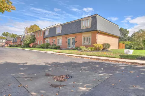 8505 Canterbury Sq E, Indianapolis, IN 46260