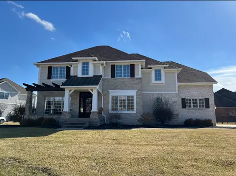 10337 Copper Ridge Dr, Fishers, IN 46040
