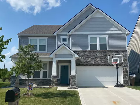 2676 Creek Bank Ct, Columbus, IN 47201