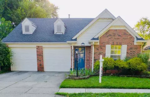 9726 Spruce Ln, Fishers, IN 46038