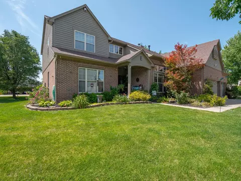 4270 Field Master Dr, Zionsville, IN 46077