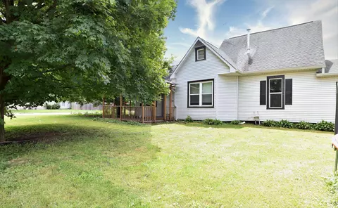 106 S Monroe St, Mooresville, IN 46158