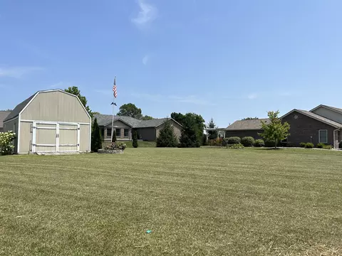 1462 Bontrager Ln, Shelbyville, IN 46176