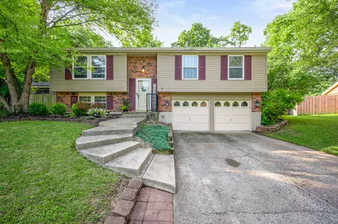 7725 Cambridge Dr, Fishers, IN 46038