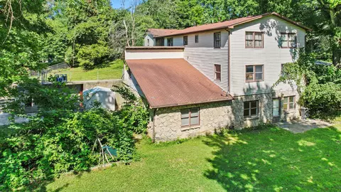 1065 E Bunker Hill Trl, Mooresville, IN 46158