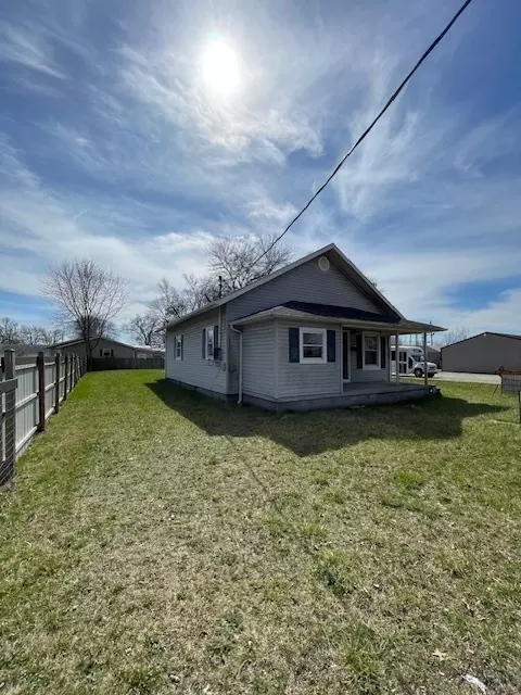 77 Wilbur Ave, Austin, IN 47102