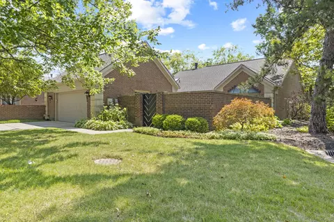 8580 Olde Mill Cir E, Indianapolis, IN 46260