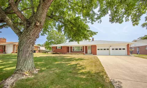231 W 5th St, Lapel, IN 46051