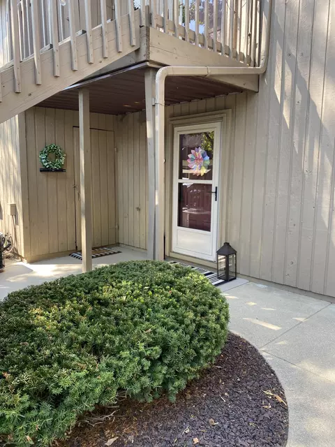 87 Lookout Ridge Dr, Columbus, IN 47201