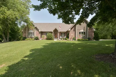900 W Upland Ct, Mooresville, IN 46158