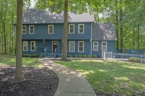 576 Century Oaks Dr, Zionsville, IN 46077