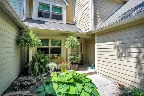 8156 River Bay Dr E, Indianapolis, IN 46240