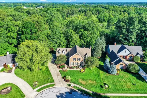 6752 Sun River Dr, Fishers, IN 46038