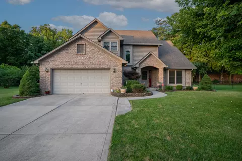 1015 Silver Lake Ct, Greenwood, IN 46142