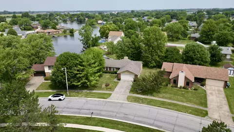 988 Country Aire Dr, Greenwood, IN 46143