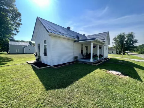215 W Union St, Waynetown, IN 47990