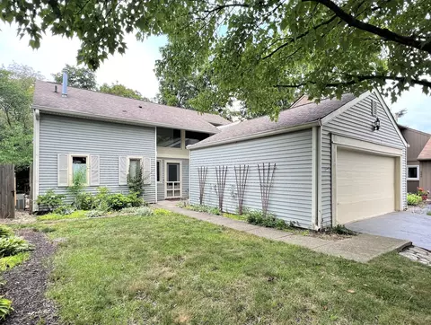 858 Woodcross Ct, Avon, IN 46123