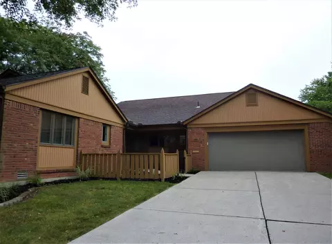 169 College Pkwy #8/A, Anderson, IN 46012