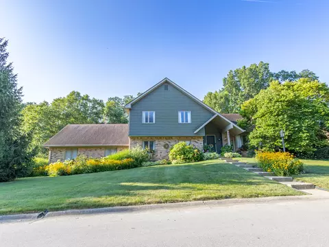 9017 Black Hawk Ln, Indianapolis, IN 46234