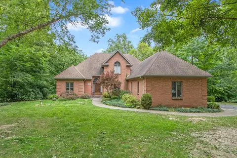 1033 Red Oak Dr, Avon, IN 46123
