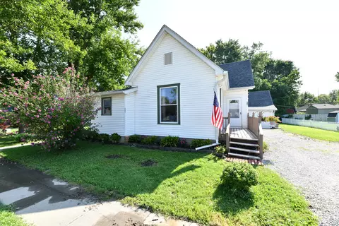 303 S Main St, Whitestown, IN 46075