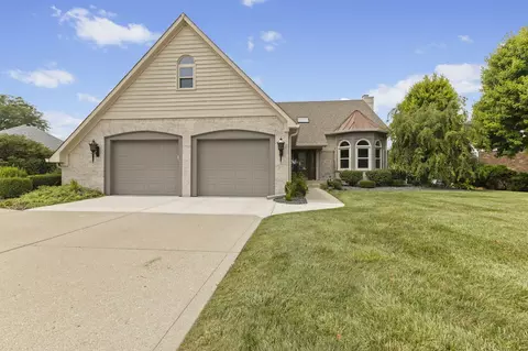 2374 Willow Circle Dr, Greenwood, IN 46143