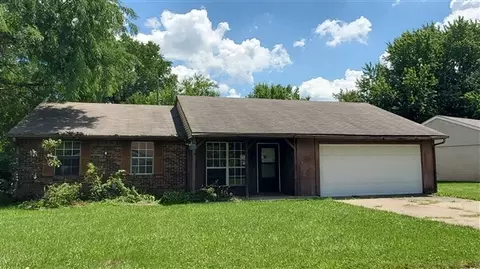 3211 N Pawnee Dr, Indianapolis, IN 46235