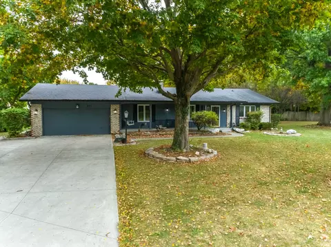 877 Wood Creek Pl, Greenwood, IN 46142