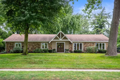 12110 Somerset Way E, Carmel, IN 46033