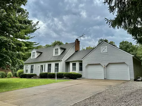 424 W Edgewood Dr, Danville, IN 46122