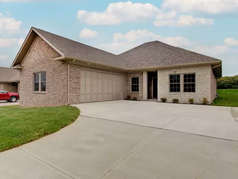 6116 Horizon Dr, Columbus, IN 47201